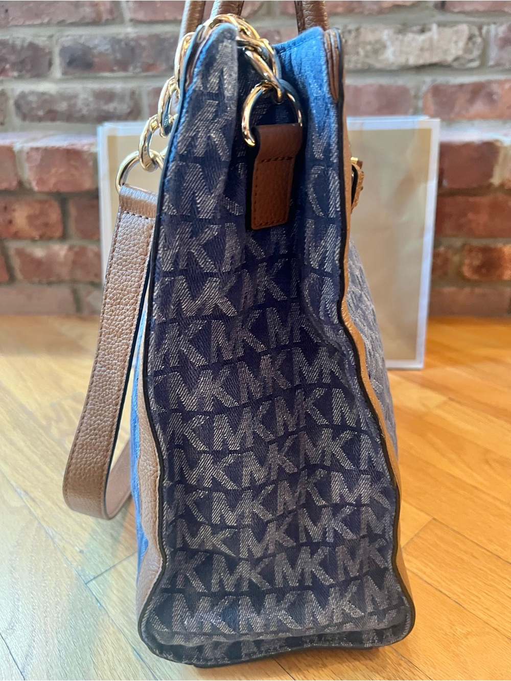 Michael Kors Large Hamilton Frame Out Monogram Denim Tote & Wallet Set - Picture 4 of 13